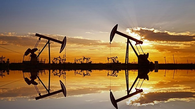 Глобалният суров петрол Brent скочи с 25% до около 88